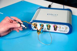 gioi thieu may hien song cam tay picoscope 9300 voi kha nang van hanh qua man hinh cam ung