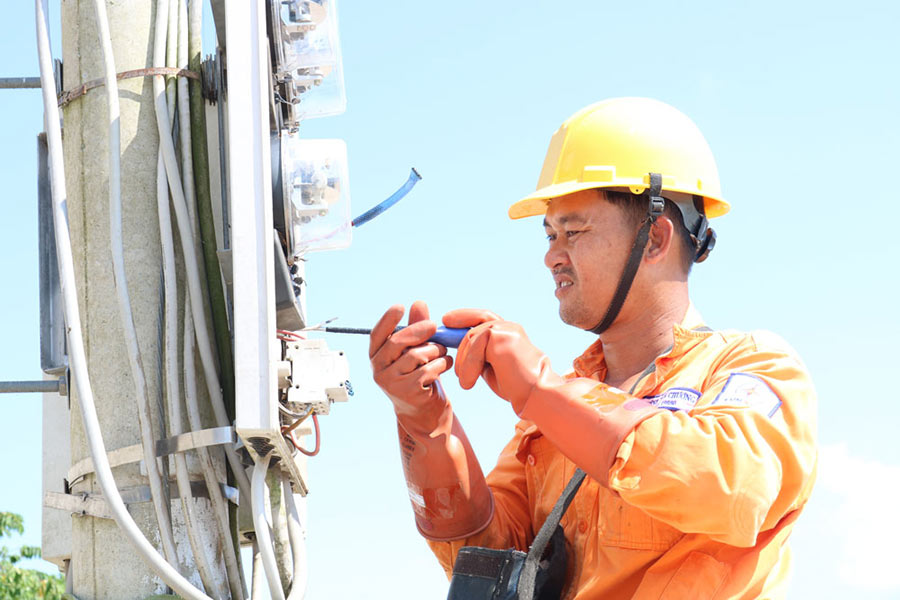 Tại sao thợ điện lại cần những dụng cụ cầm tay chuyên dụng Tại sao thợ điện lại cần những dụng cụ cầm tay chuyên dụng