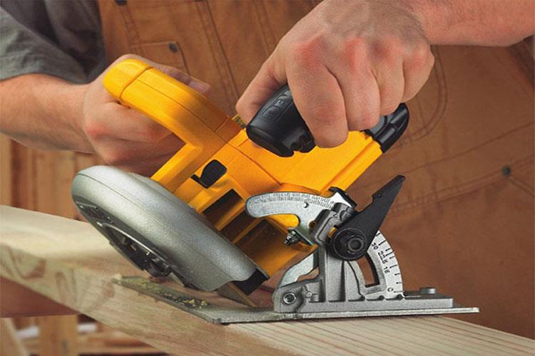 Máy cưa đĩa DeWalt DWE561-B1 Máy cưa đĩa DeWalt DWE561-B1