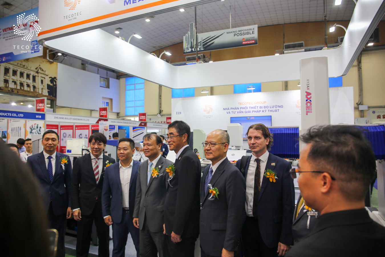 Đoàn đại biểu ghé thăm gian hàng I19 của TECOTEC