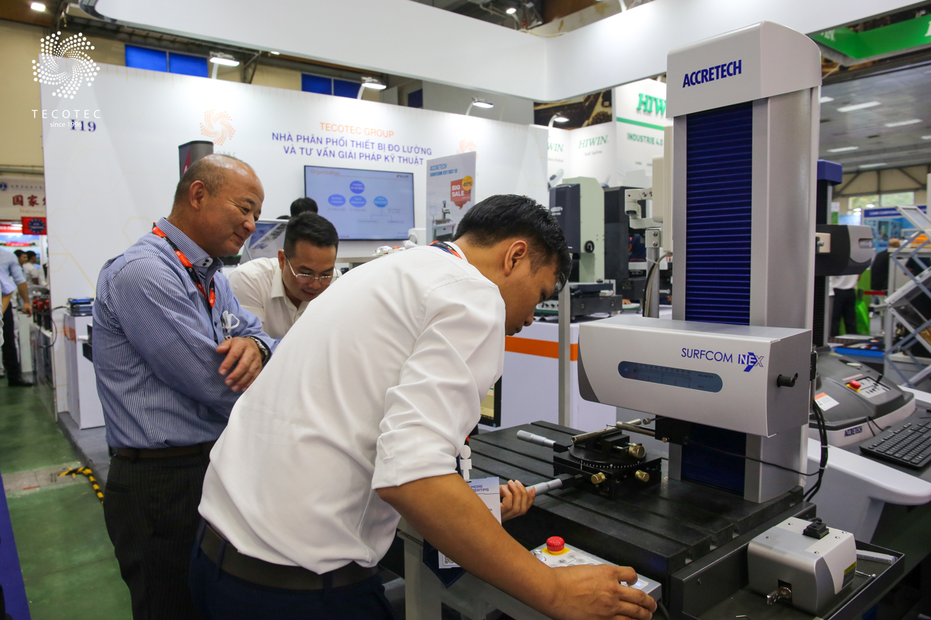 Khách tham quan có thể đo trực tiếp các chi tiết của mình tại gian hàng I19