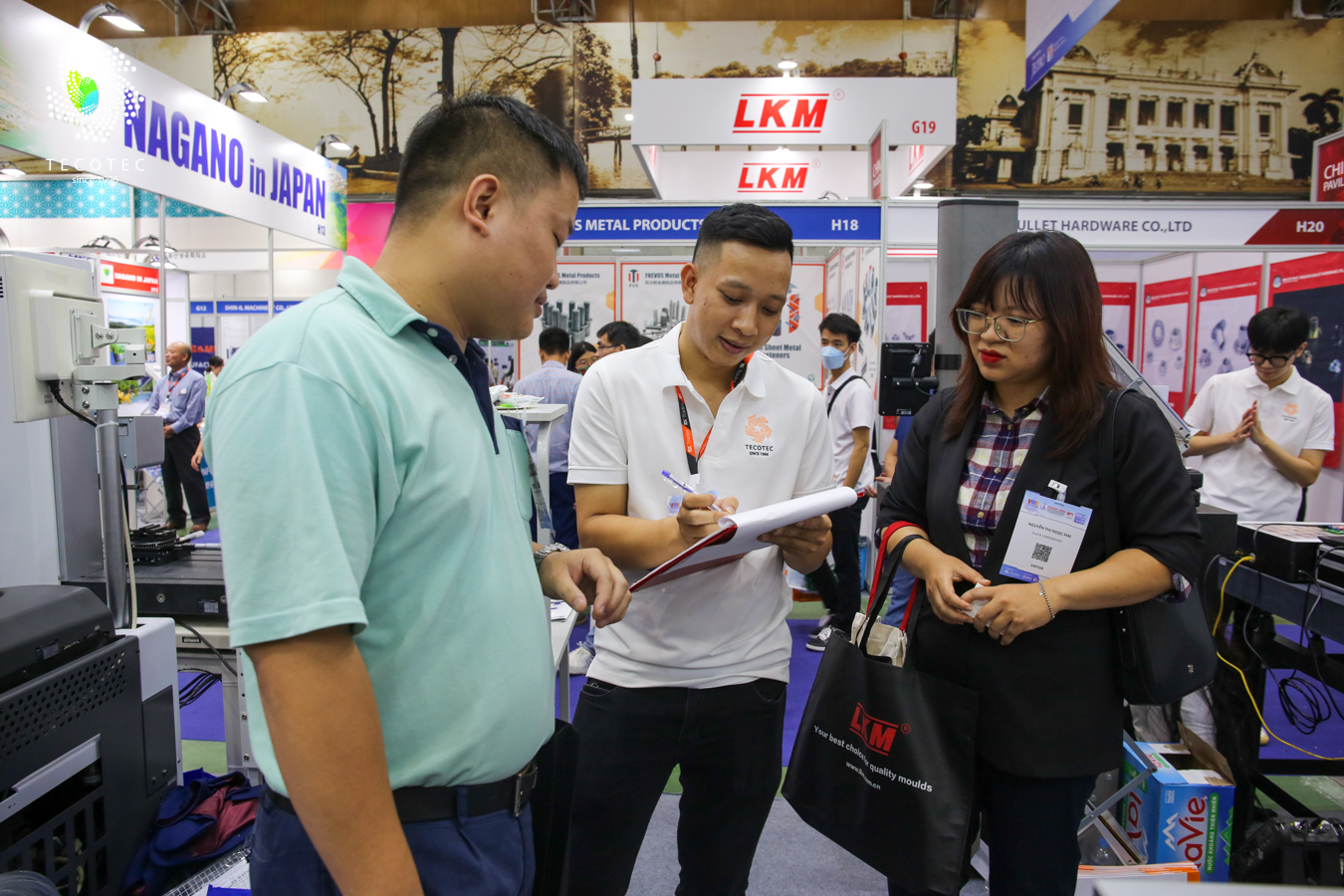 TECOTEC thu thập thông tin và yêu cầu cụ thể của khách hàng