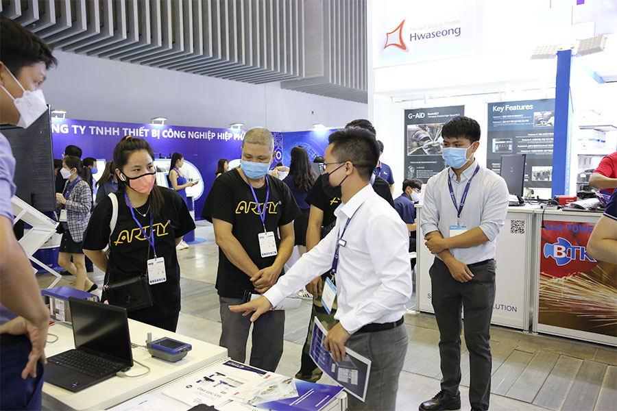 Tham quan phòng đo lường chính xác