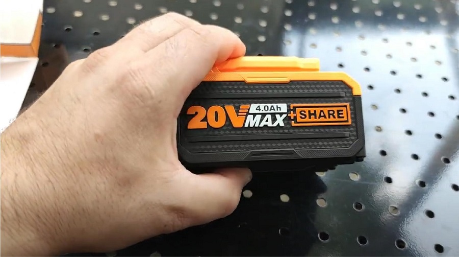 Máy chà nhám Ingco có mức giá phải chăng