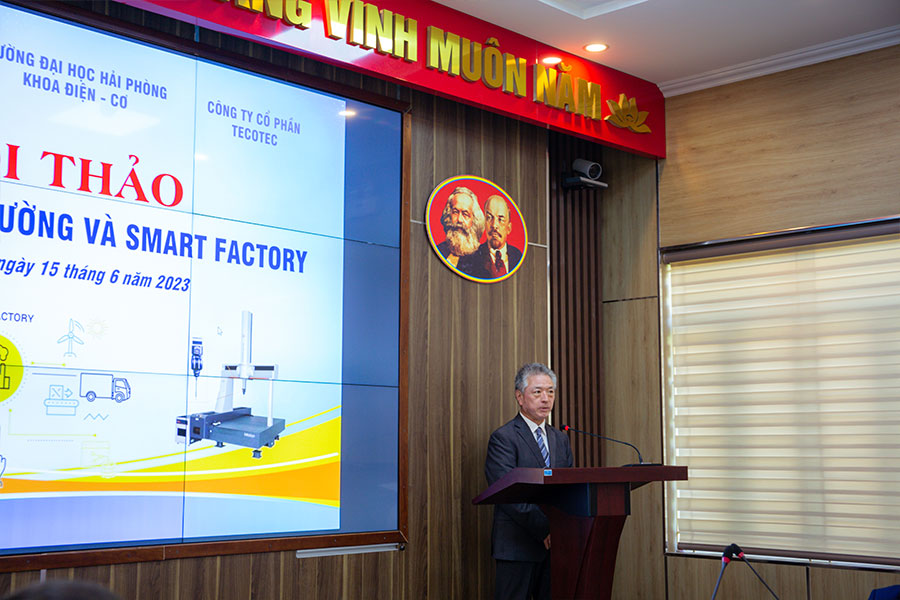 Chuyên gia của Tecotec giới thiệu Máy kiểm tra trạm sạc PROFITEST H+E XTRA đến khách hàng