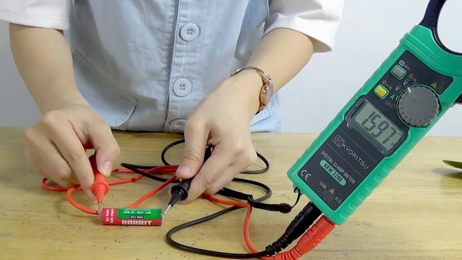 Cách sử dụng ampe kìm đo điện áp Cách sử dụng ampe kìm đo điện áp