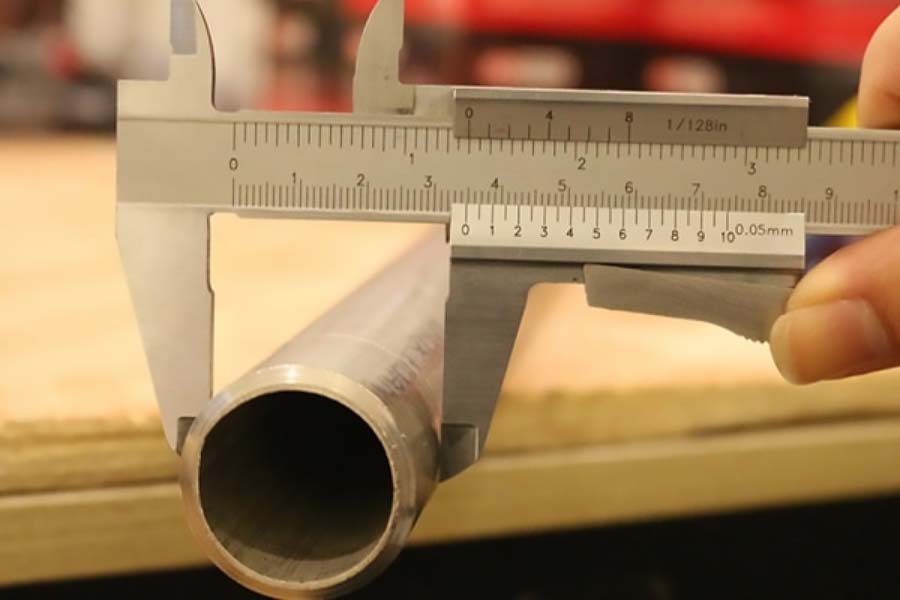 Sử dụng thước cặp trong đo kích thước ống nhựa Sử dụng thước cặp trong đo kích thước ống nhựa