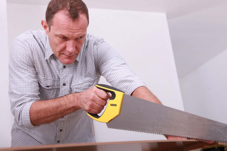 Sư dụng cưa gỗ cầm tay cần lưu ý những gì?