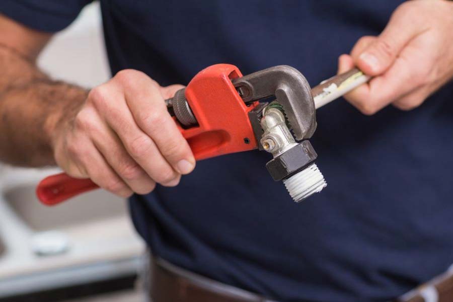 Sử dụng mỏ lết mở ống cần lưu ý những gì?