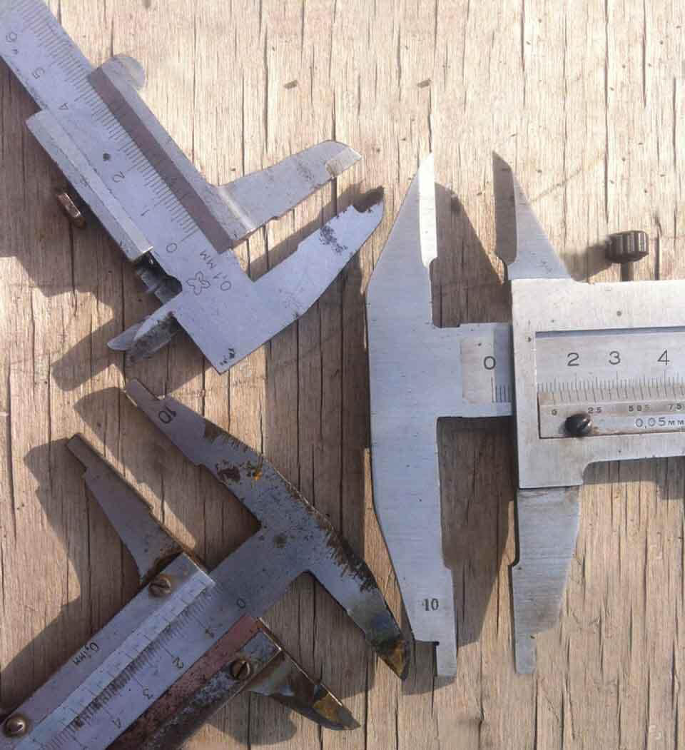 Không để thước kẹp tiếp xúc gần nguồn nhiệt, môi trường nóng