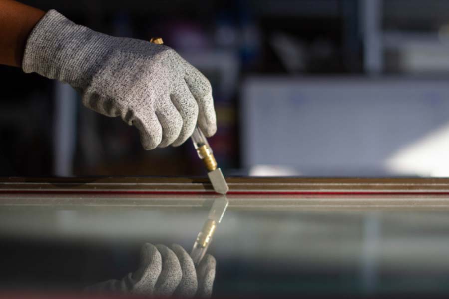 Sử dụng dao cắt kính cần thực hiện các thao tác gì? Sử dụng dao cắt kính cần thực hiện các thao tác gì?