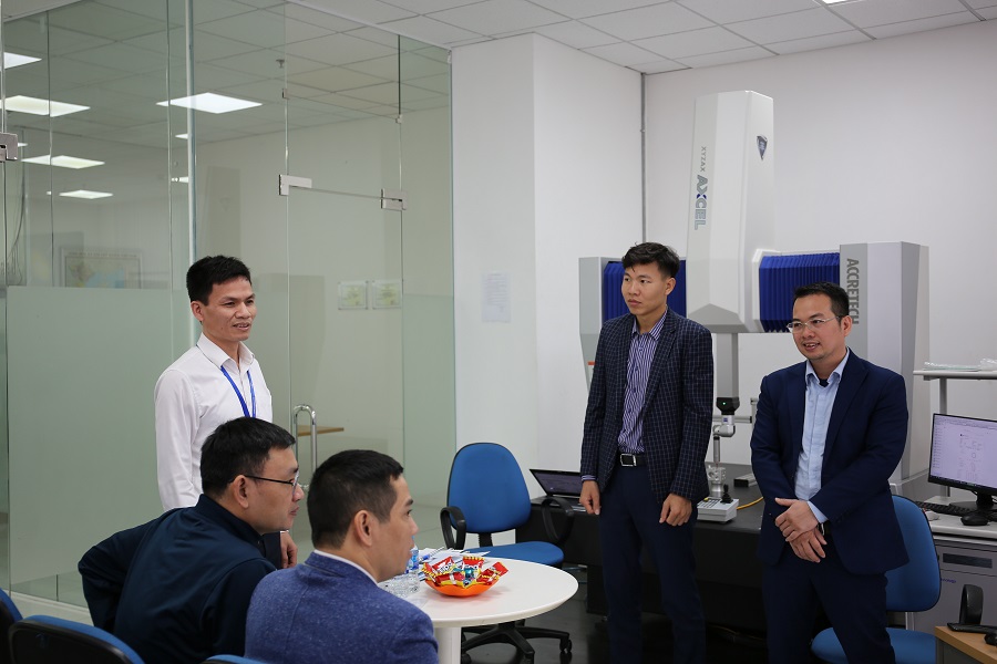 Giới thiệu các đại biểu trong buổi giới thiệu sản phẩm Accretech