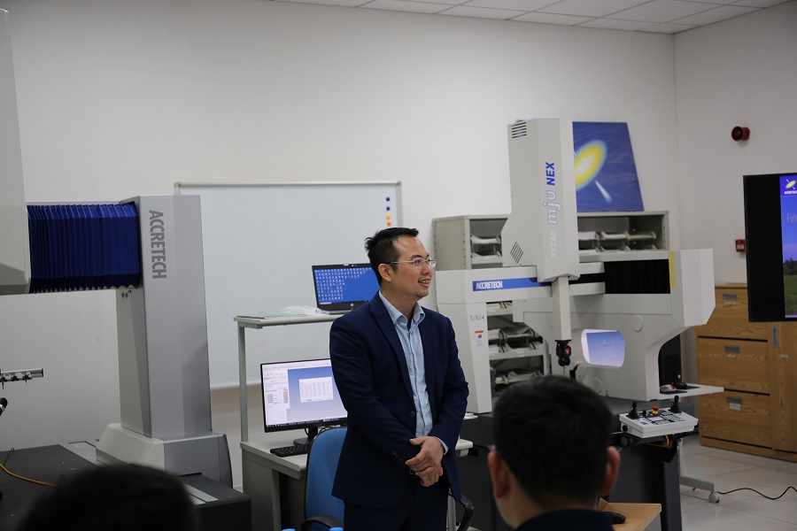 Đại diện của Accretech giới thiệu thương hiệu