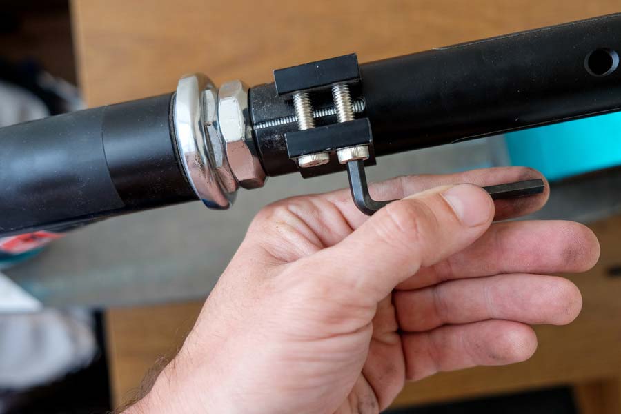 Chìa lục giác được sử dụng để vặn siết bu lông hình lục giác Chìa lục giác được sử dụng để vặn siết bu lông hình lục giác