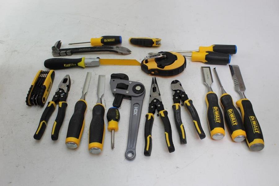 Dewalt gây ấn tượng với thiết kế cứng cáp