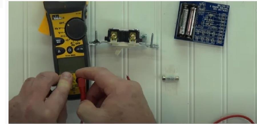 Kết nối que đo với ampe kìm Kết nối que đo với ampe kìm