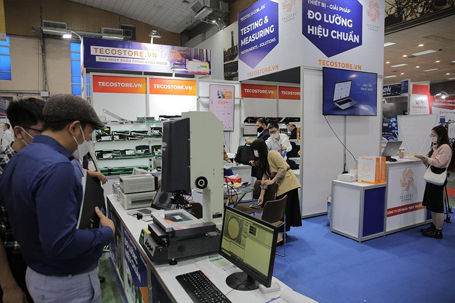 Khu vực trưng bày kính hiển vi