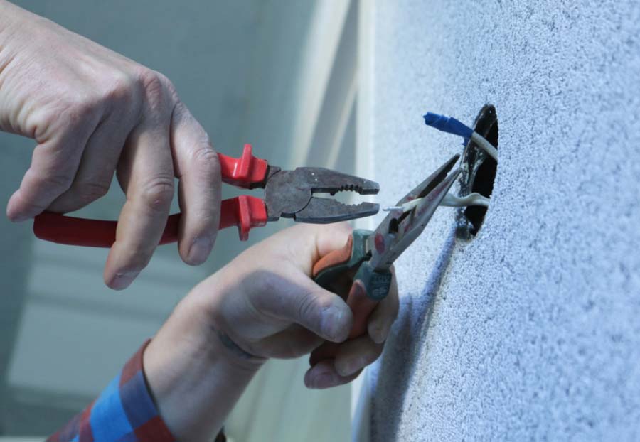 Ứng dụng của kìm trong ngành điện