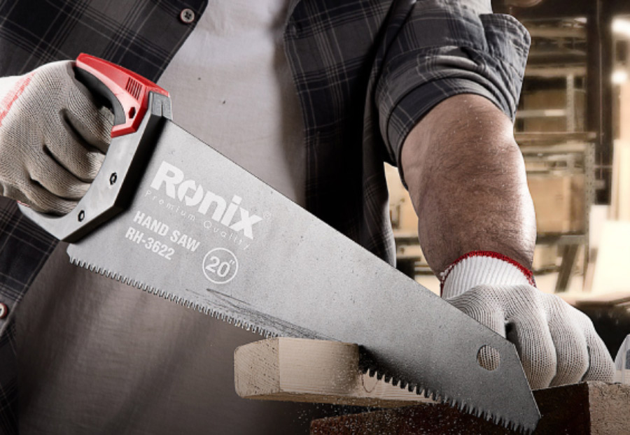 Người dùng sử dụng bảo hộ trong thao tác dụng cụ cầm tay Người dùng sử dụng bảo hộ trong thao tác dụng cụ cầm tay