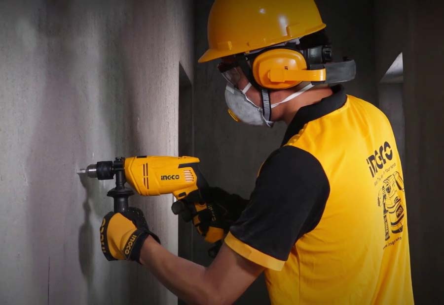 Máy khoan búa INGCO thực hiện được nhiều công việc Máy khoan búa INGCO thực hiện được nhiều công việc