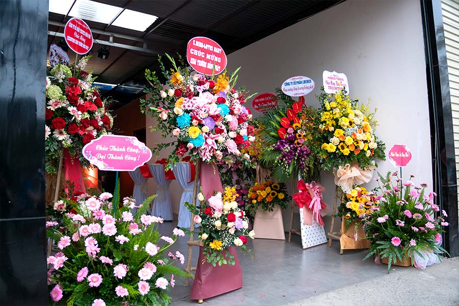 Tecostore nhận được những lẵng hoa chúc mừng từ nhiều đối tác