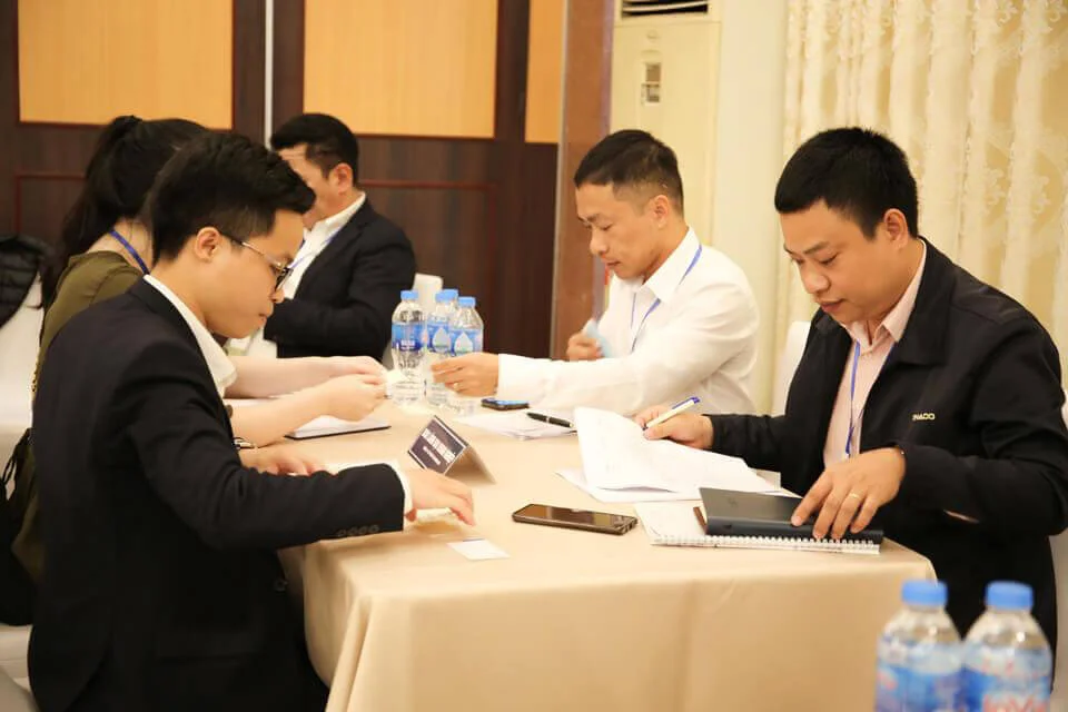 Cận cảnh bàn làm việc của Tecostore và Thaco Cận cảnh bàn làm việc của Tecostore và Thaco