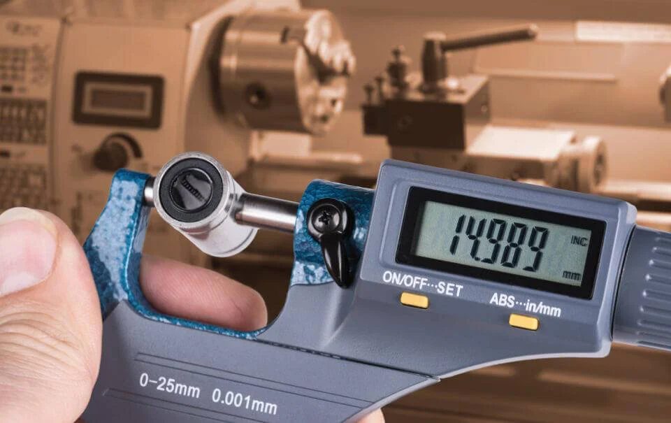 Thước panme điện tử với dải đo nhỏ cho độ chính xác cao