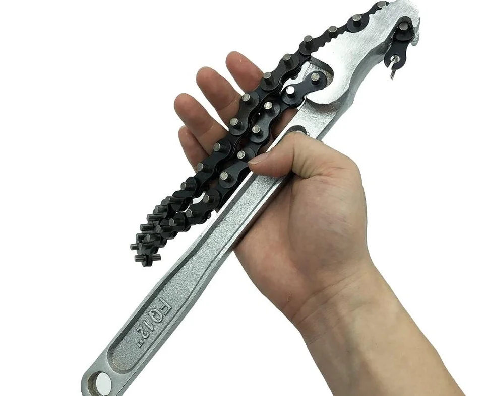 Mỏ lết xích được thiết kế với phần ngàm dạng răng cưa Mỏ lết xích được thiết kế với phần ngàm dạng răng cưa