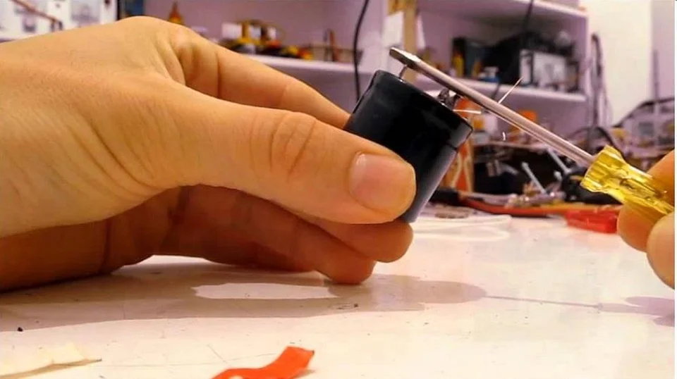 Xả tụ bằng tua vít