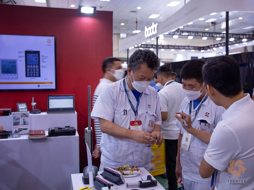 Khách hàng trải nghiệm sản phẩm tại gian hàng Tecotec x Mahr Khách hàng trải nghiệm sản phẩm tại gian hàng Tecotec x Mahr