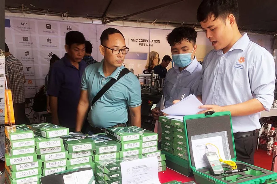 TECOTEC Group thu thập thông tin và yêu cầu của khách hàng