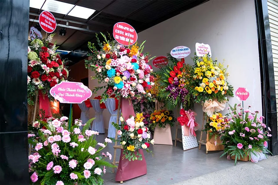 Tecostore nhận được những lẵng hoa chúc mừng từ nhiều đối tác