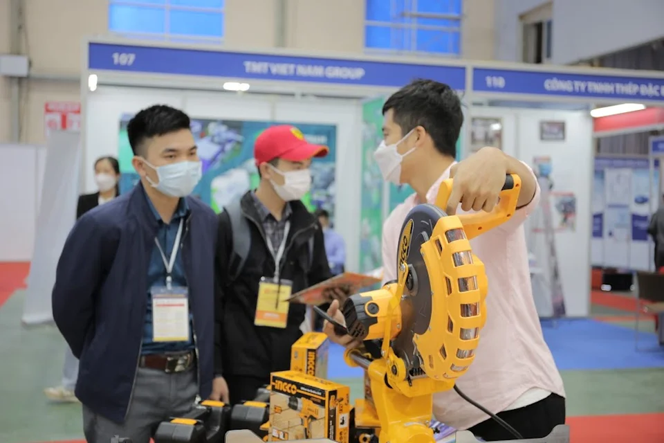 Máy cắt sắt/ kim loại INGCO có khả năng cắt khỏe và chính xác