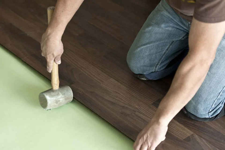 Sử dụng búa cao su trong thiết kế nội thất