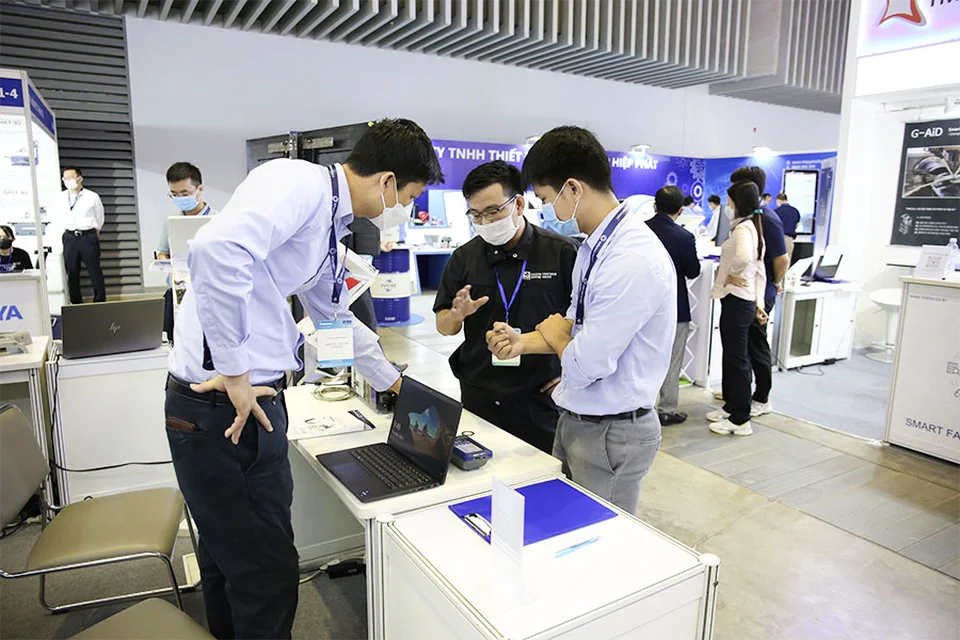 Đại diện Ametek lắng nghe nhu cầu của khách hàng