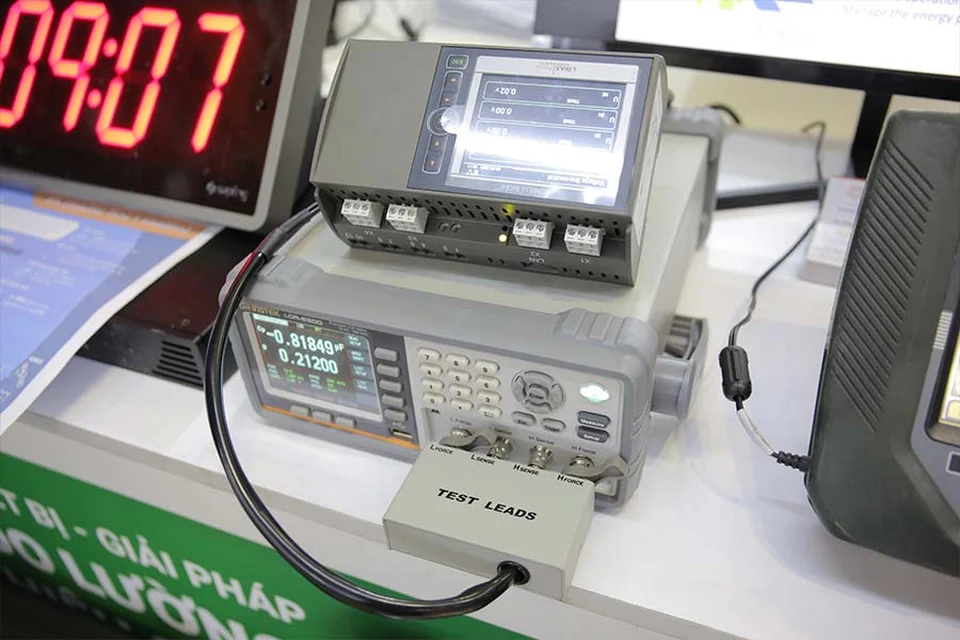 Cận cảnh Máy đo LCR Gw Instek LCR-6200