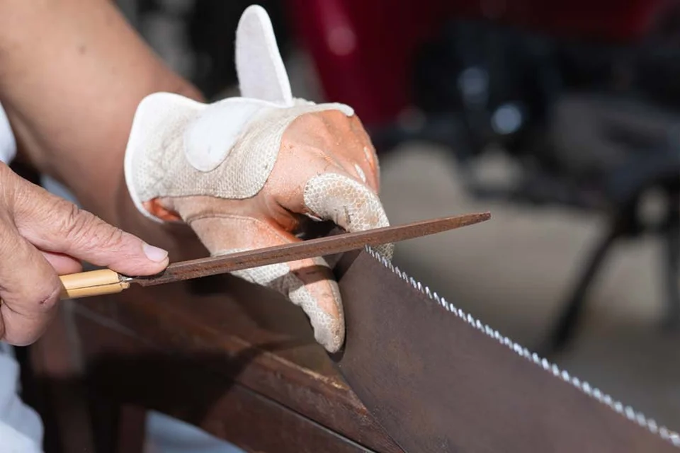 Sử dụng dũa tam giác sao cho đúng cách?