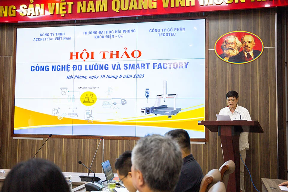 TS. Trần Quốc Tuấn - Phó Hiệu trưởng nhà trường phát biểu khai mạc