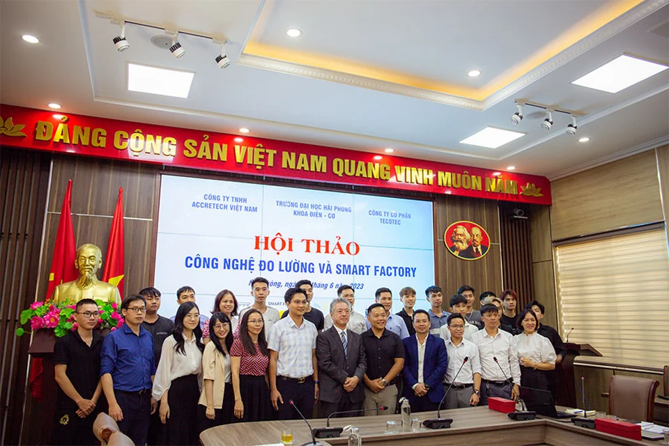 Ảnh lưu niệm của TECOTEC, Accretech và trường Đại học Hải Phòng