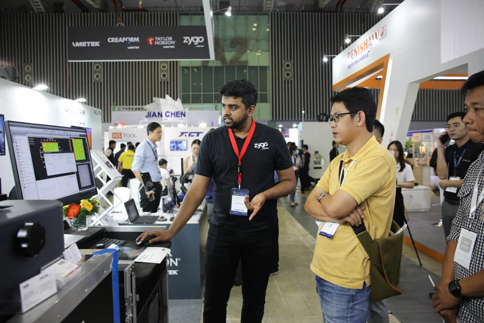 Đại diện của Zygo - Ametek giới thiệu các chức năng đo lường của Zygo Photonics ZeGage Pro HR