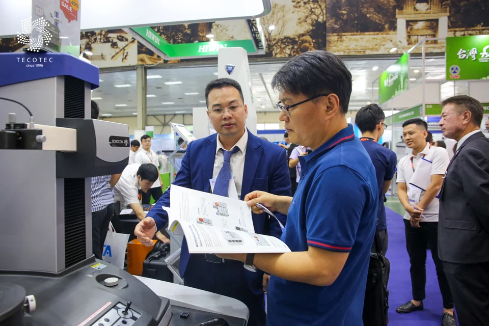 Khách hàng tham khảo catalog thiết bị của Accretech Khách hàng tham khảo catalog thiết bị của Accretech